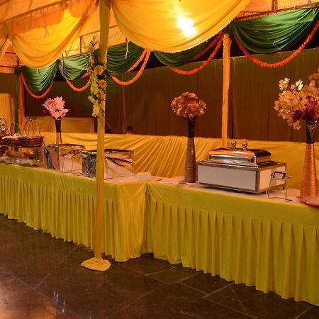 Arsh Residency Hotel Lucknow Bagian luar foto