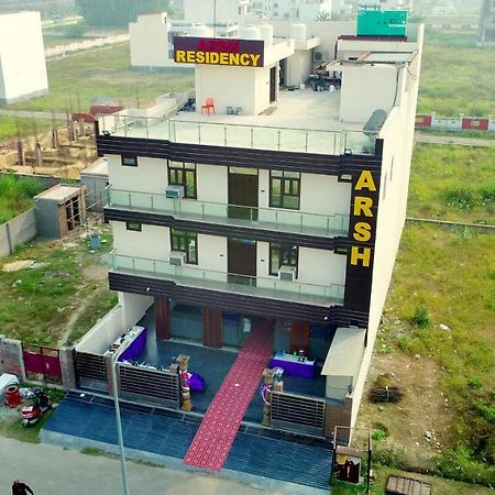 Arsh Residency Hotel Lucknow Bagian luar foto